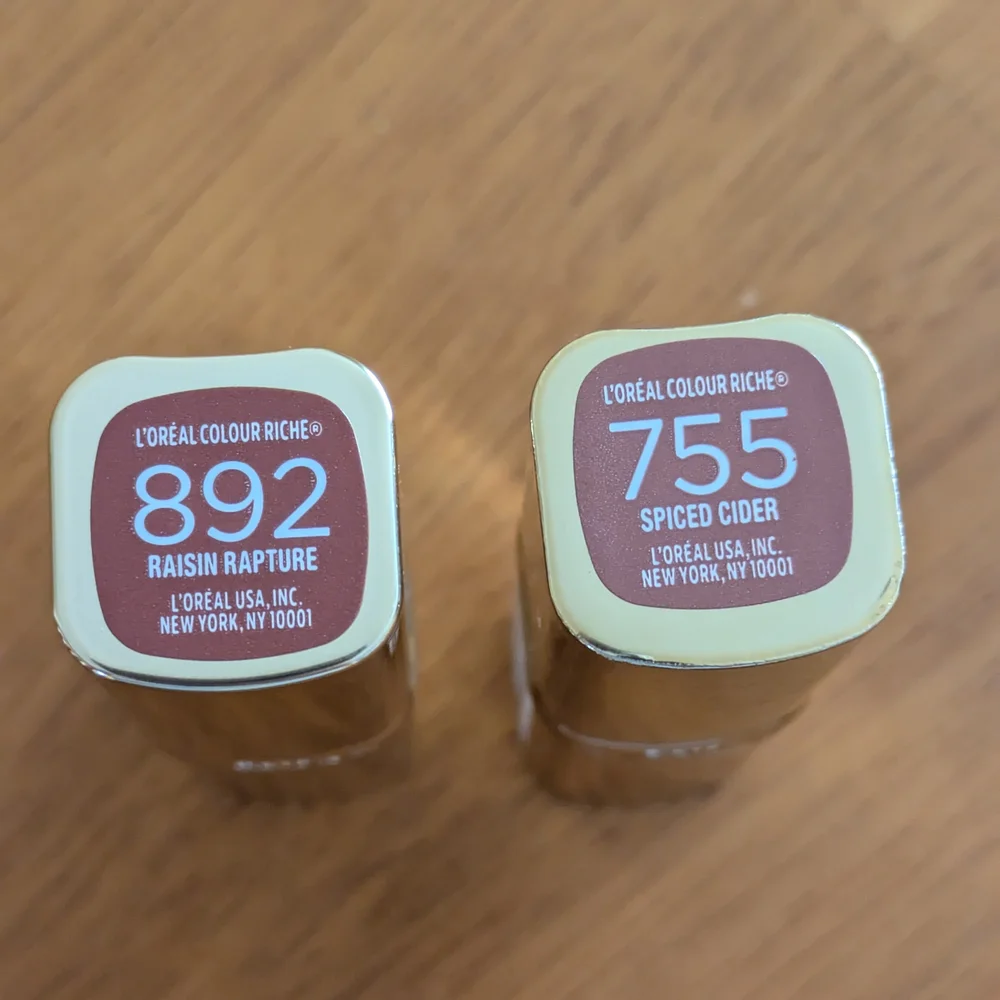 L'Oreal Gold and Green Lipstick Set - Picture 5 of 5